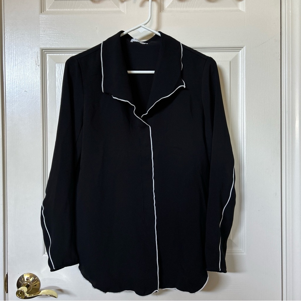 Aritzia Babaton Black Rena Satin Classic Blouse White Trim XS